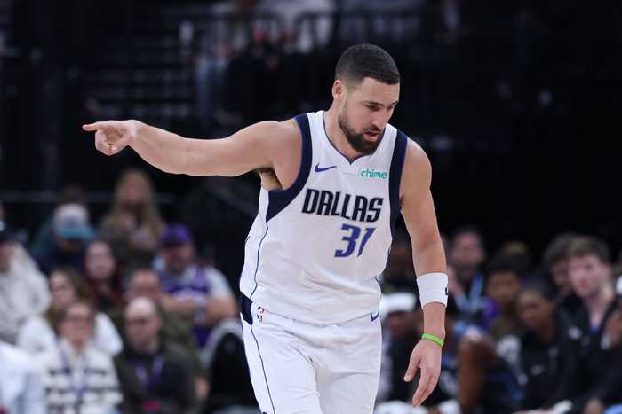 克莱命中生涯第2800记三分 历史第5位&距离超越利拉德还差5记