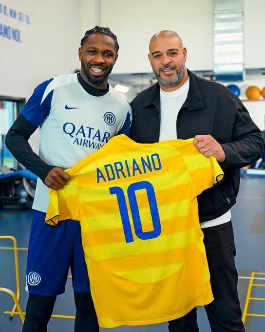 阿德里亚诺重返国际米兰视察训练基地