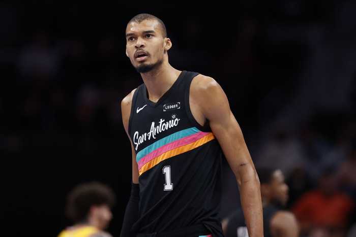 本赛季单节得分纪录：哈登27分 小卡&华子26分 文班&约基奇25分