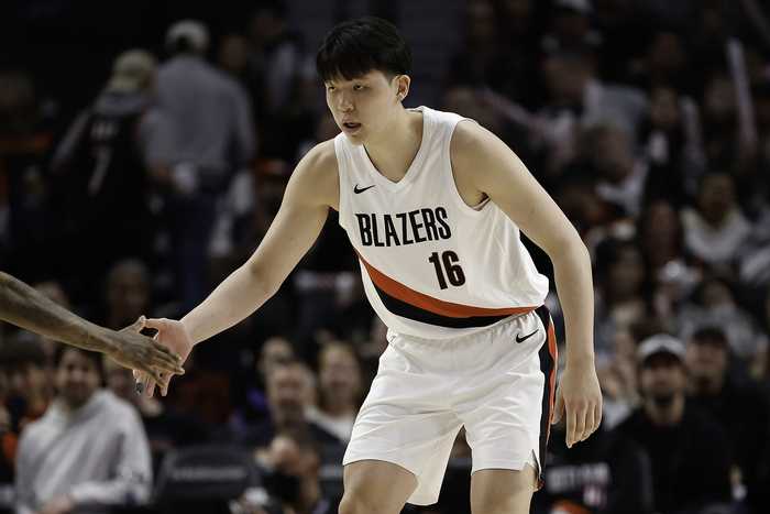 杨瀚森全明星新秀赛打得不错，他应该如何做，才能获得教练认可？