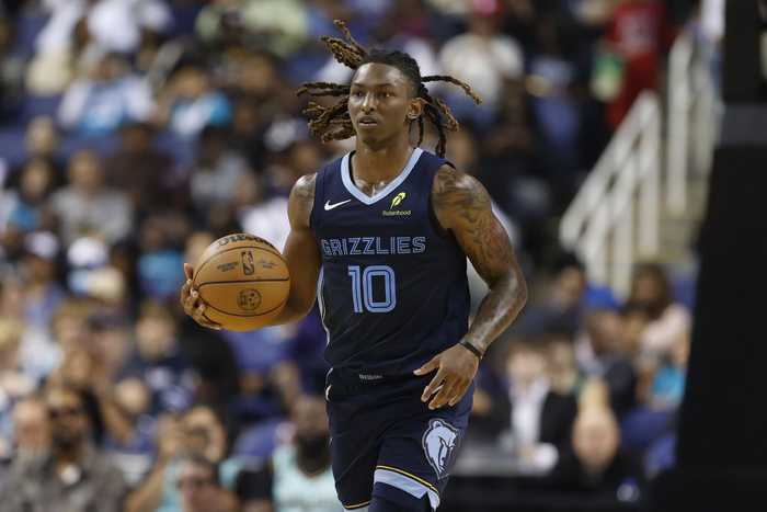 48号秀！斯莫尔最近4场场均15.8分4.3板4.8助 投篮62.5%三分64.7%